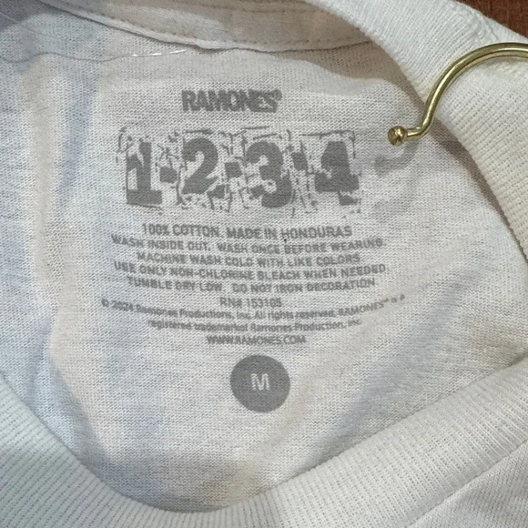 NWOT Ramones Graphic Band Tee - Medium - Surfing Punk Rock Design - Picture 2 of 4